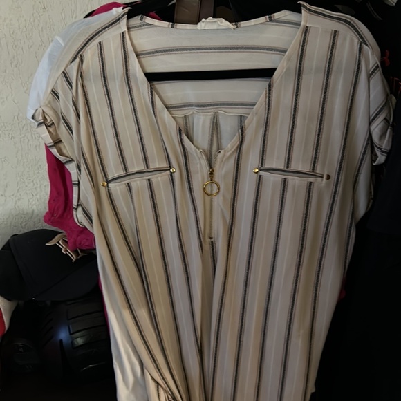 Tops - Picture 3 of 6